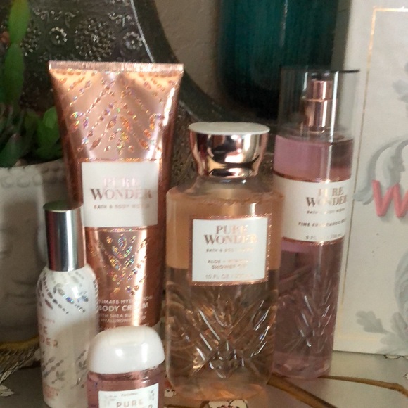 Bath and Bodyworks Pure Wounder Gift Set Combo